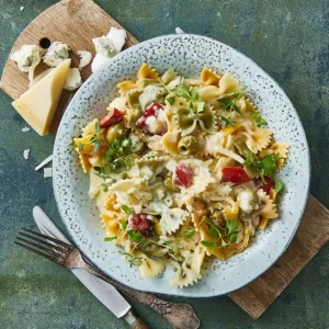 Pasta Alfredo med Farfalle Tricolore