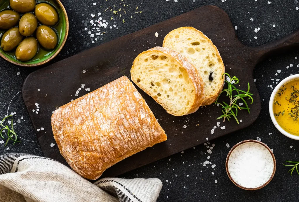 Langtidshævet Ciabatta­brød med sprød skorpe