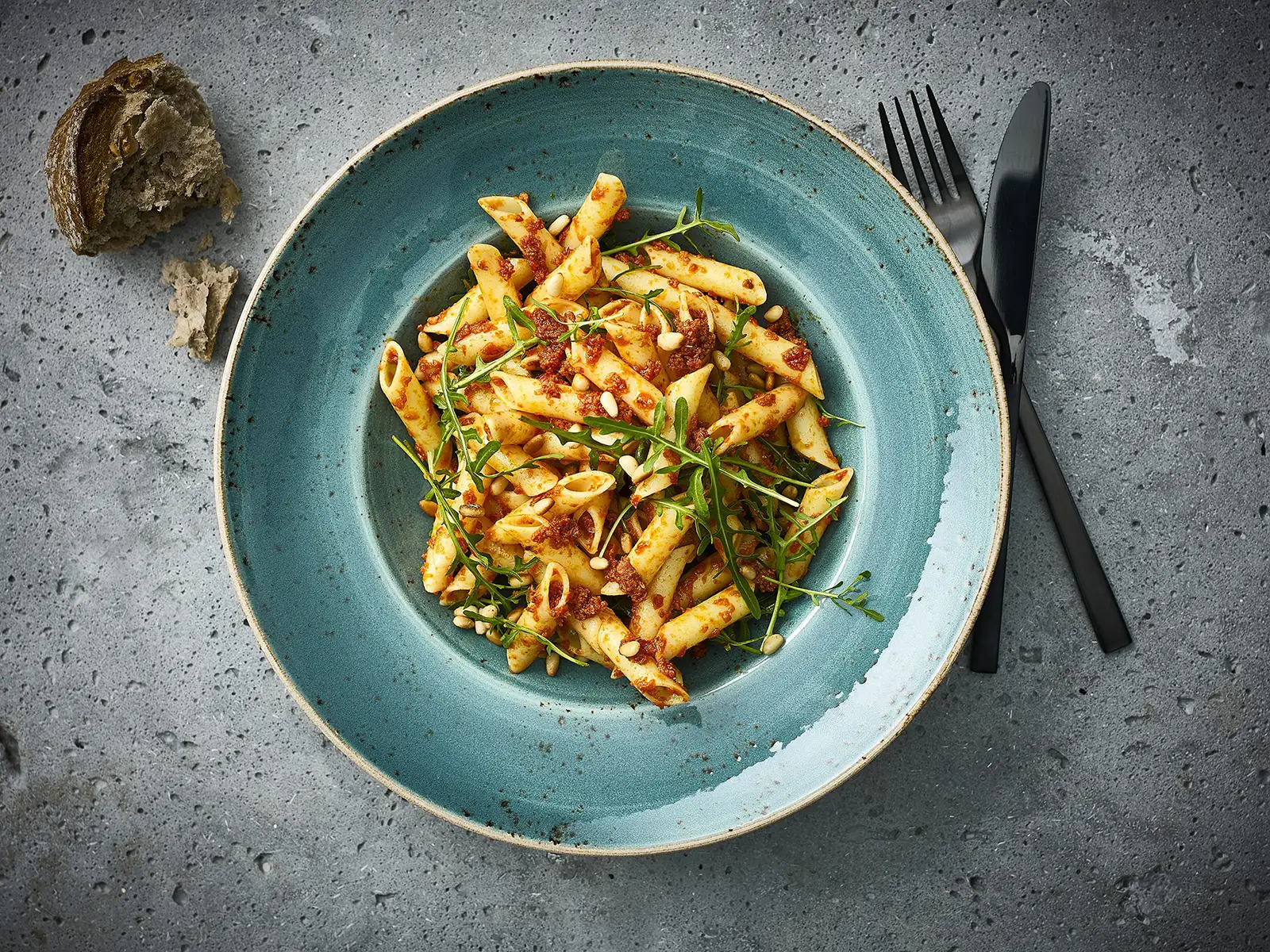 Pasta med pesto: Penne Rigate med Chili/Hvidløg Pesto