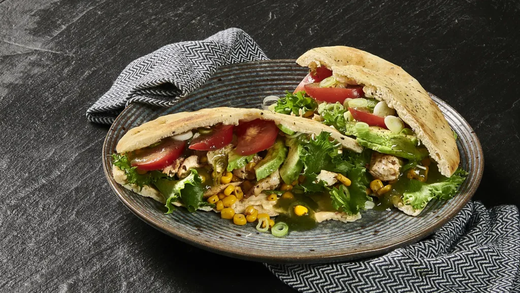 Mexican Style Sandwich med kylling, majs, avocado og chili