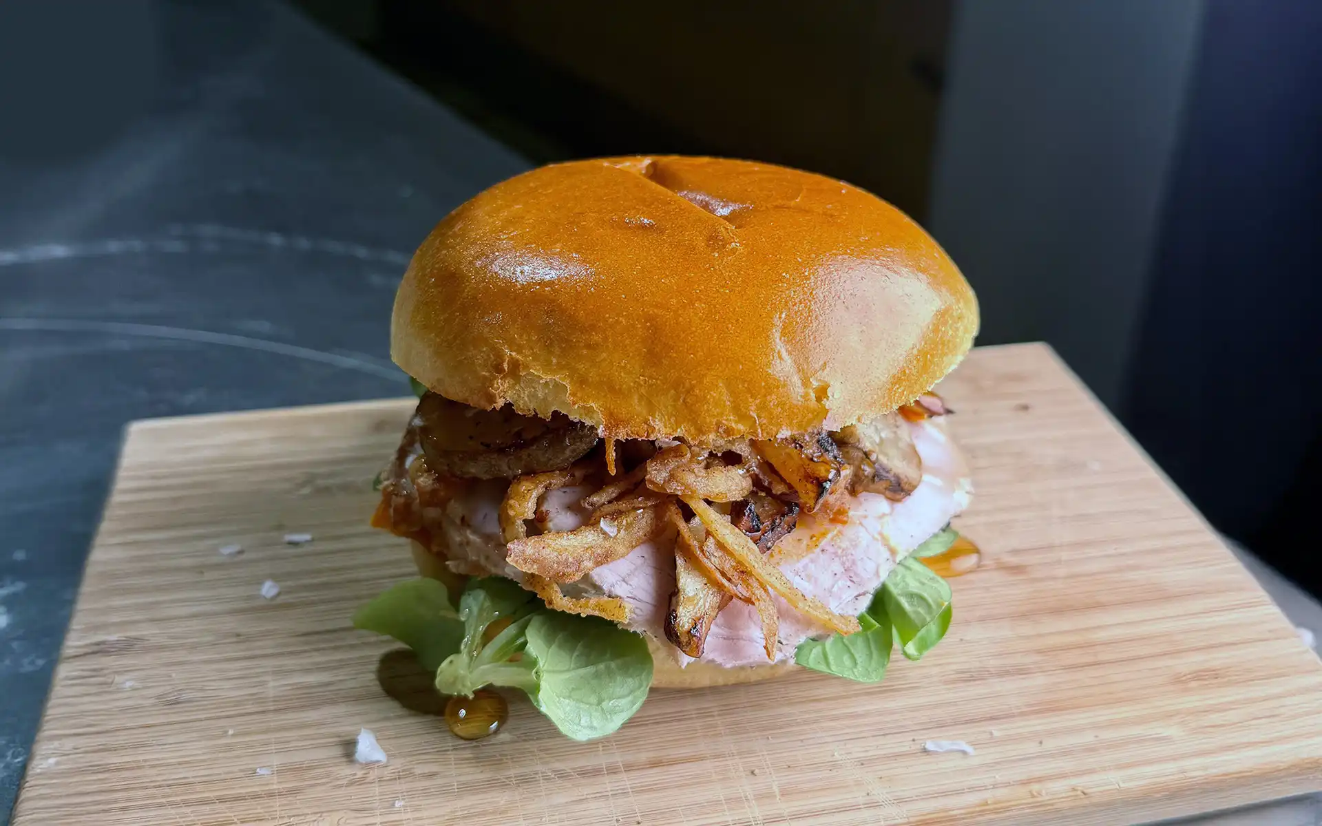 Flæskestegsburger de luxe