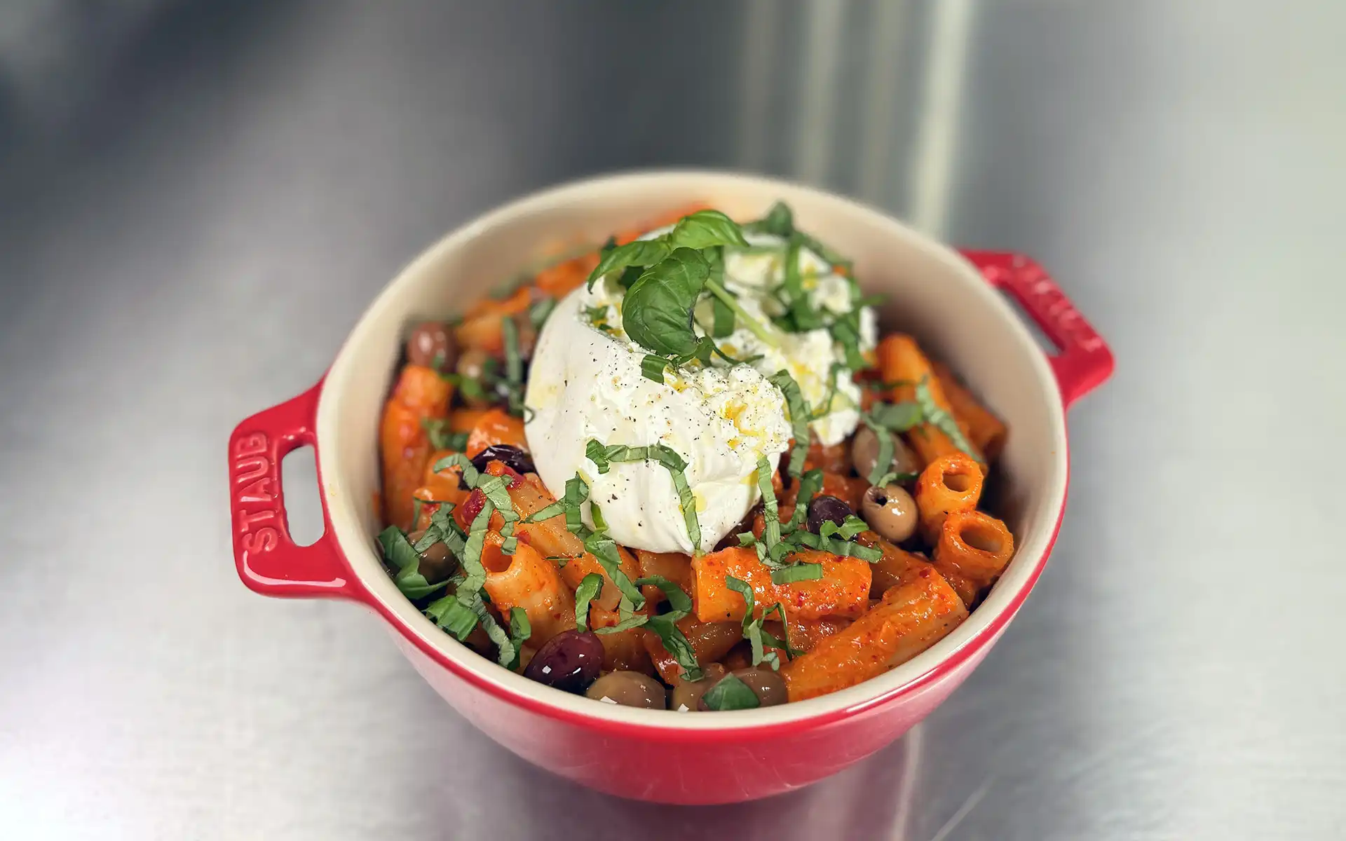 ‘Nduja pasta med burrata og frisk basilikum