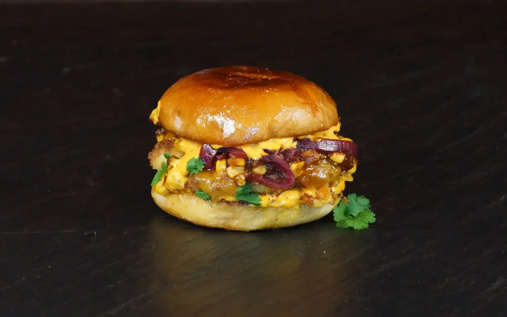 Spicy Mexi burger med sprød og saftig kylling