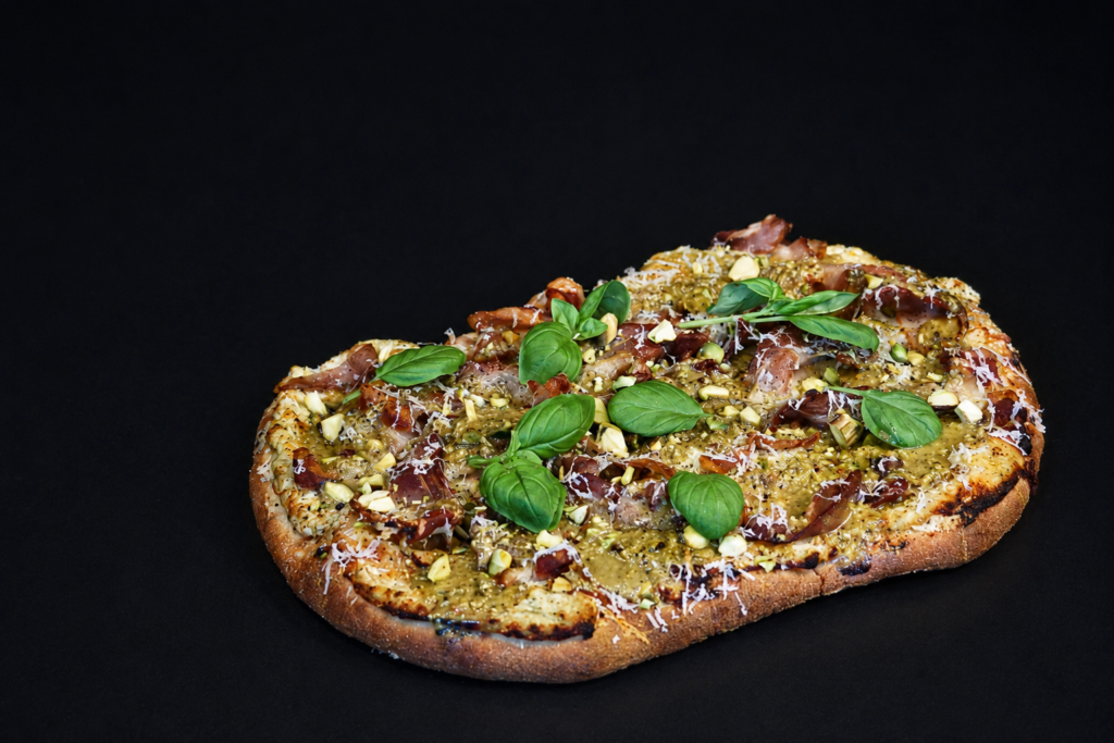 Pinsa med saltet pistacie og ricotta